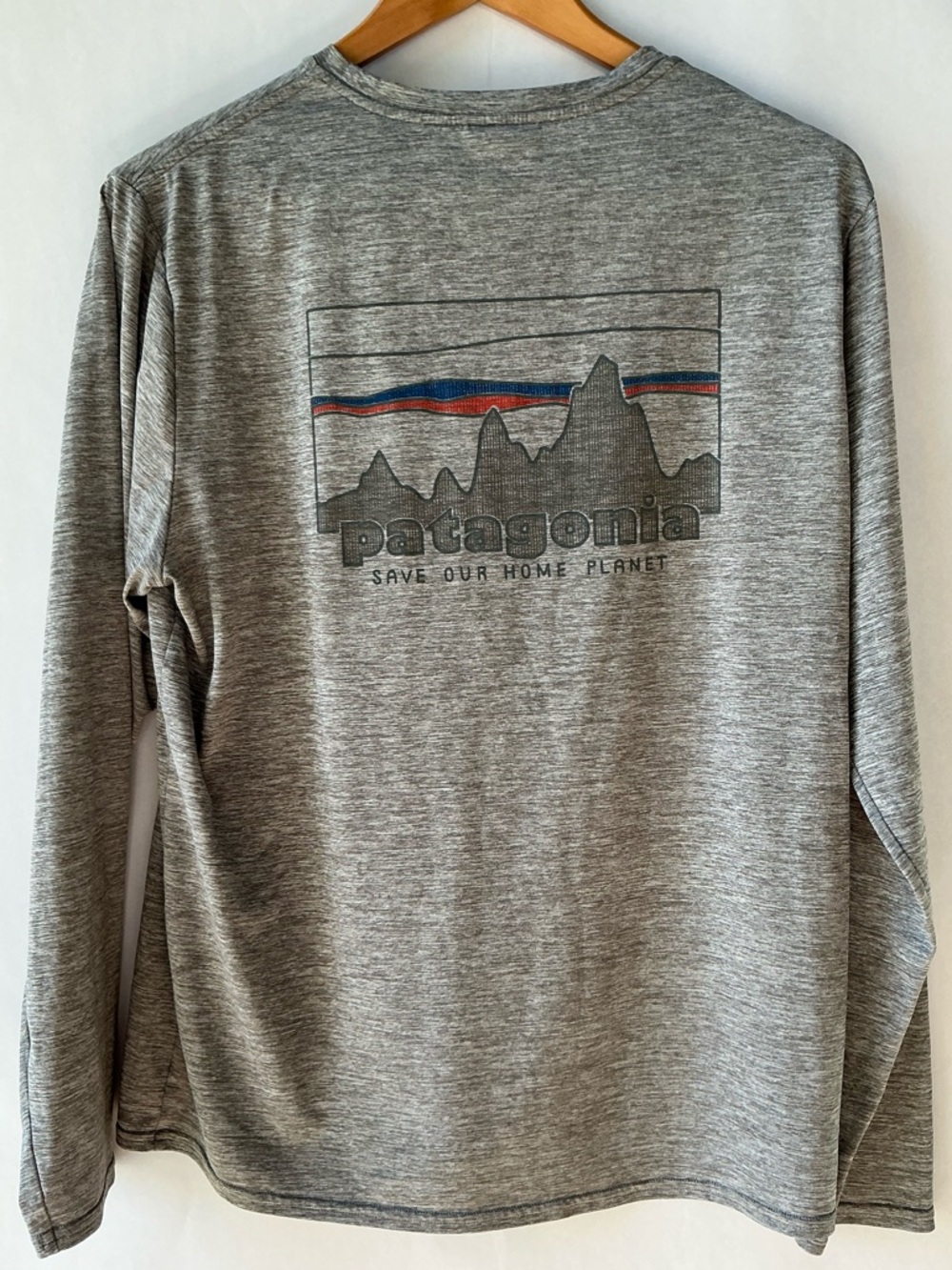 Patagonia Grey Long-Sleeved Capilene® Cool Daily Graphic Shirt Men's Medium